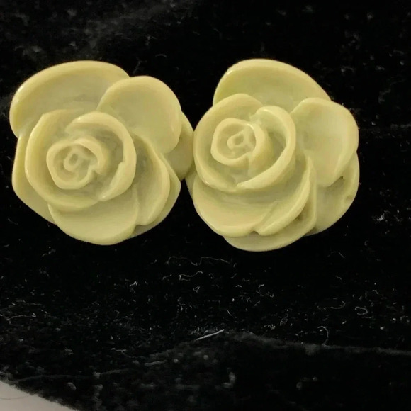 Floral Earrings - Picture 1 of 2